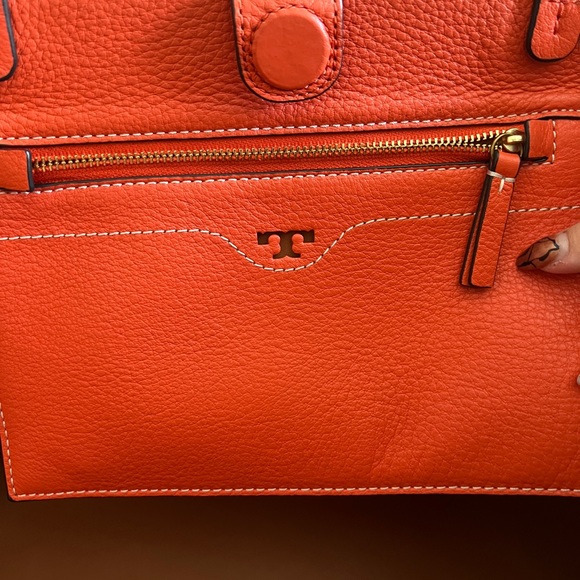 Tory Burch Orange perforated tote bag and wallet - Picture 7 of 12